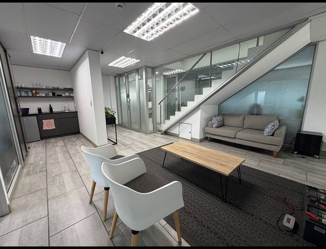251.10M² OFFICE TO LET IN SUNNINGHILL